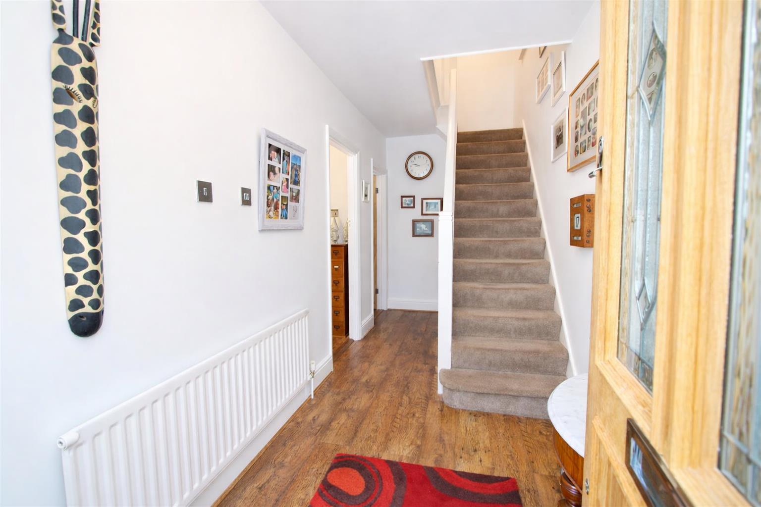 3 bed property in Staplehurst Road, Carshalton Beeches